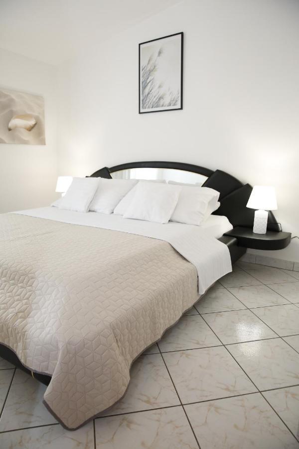 Apartments Lepur Vodice Exterior photo