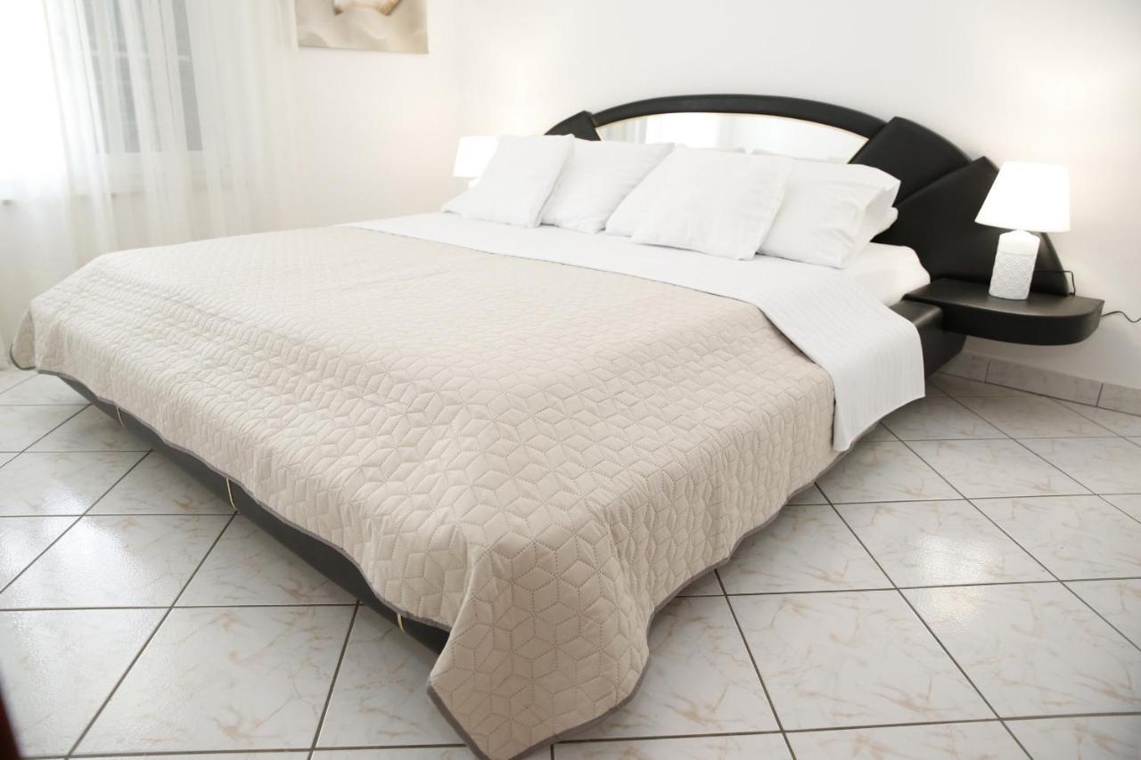 Apartments Lepur Vodice Exterior photo