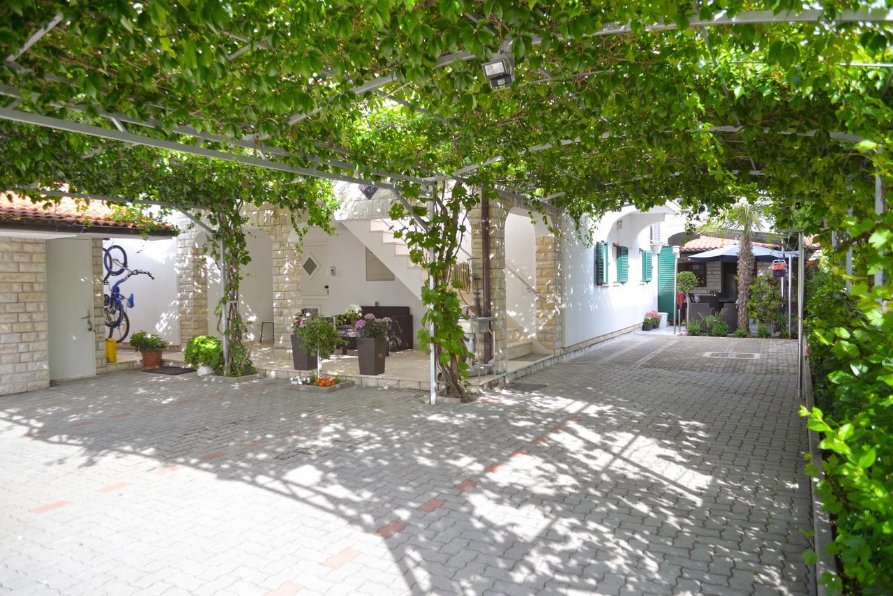 Apartments Lepur Vodice Exterior photo